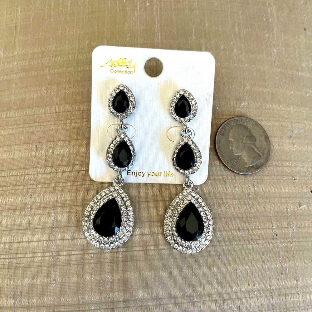 Gorgeous black and silver drops 💧 earrings